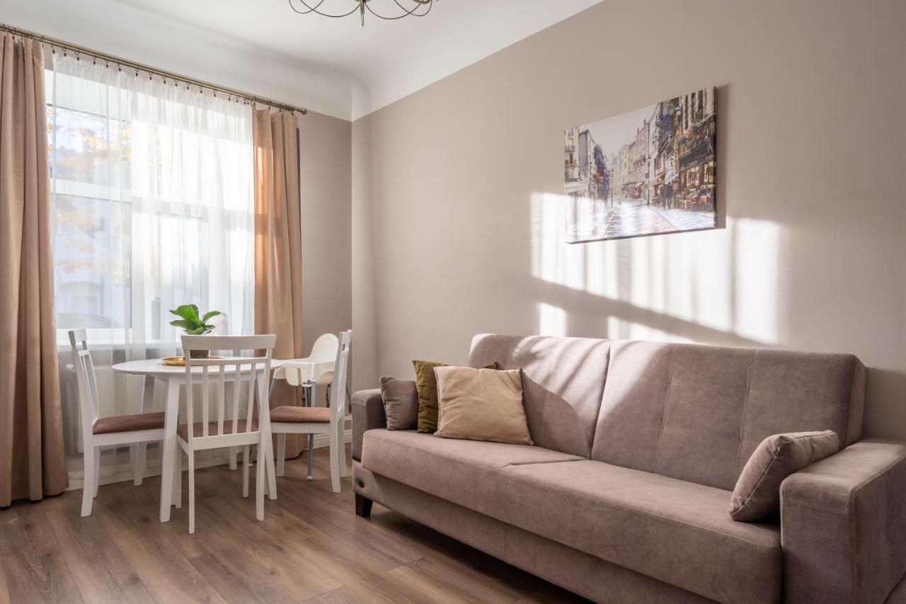 Stylish Latvian Classic 1-Bedroom Apartment Near City Center, Parks & Public Transport Links รีกา ภายนอก รูปภาพ